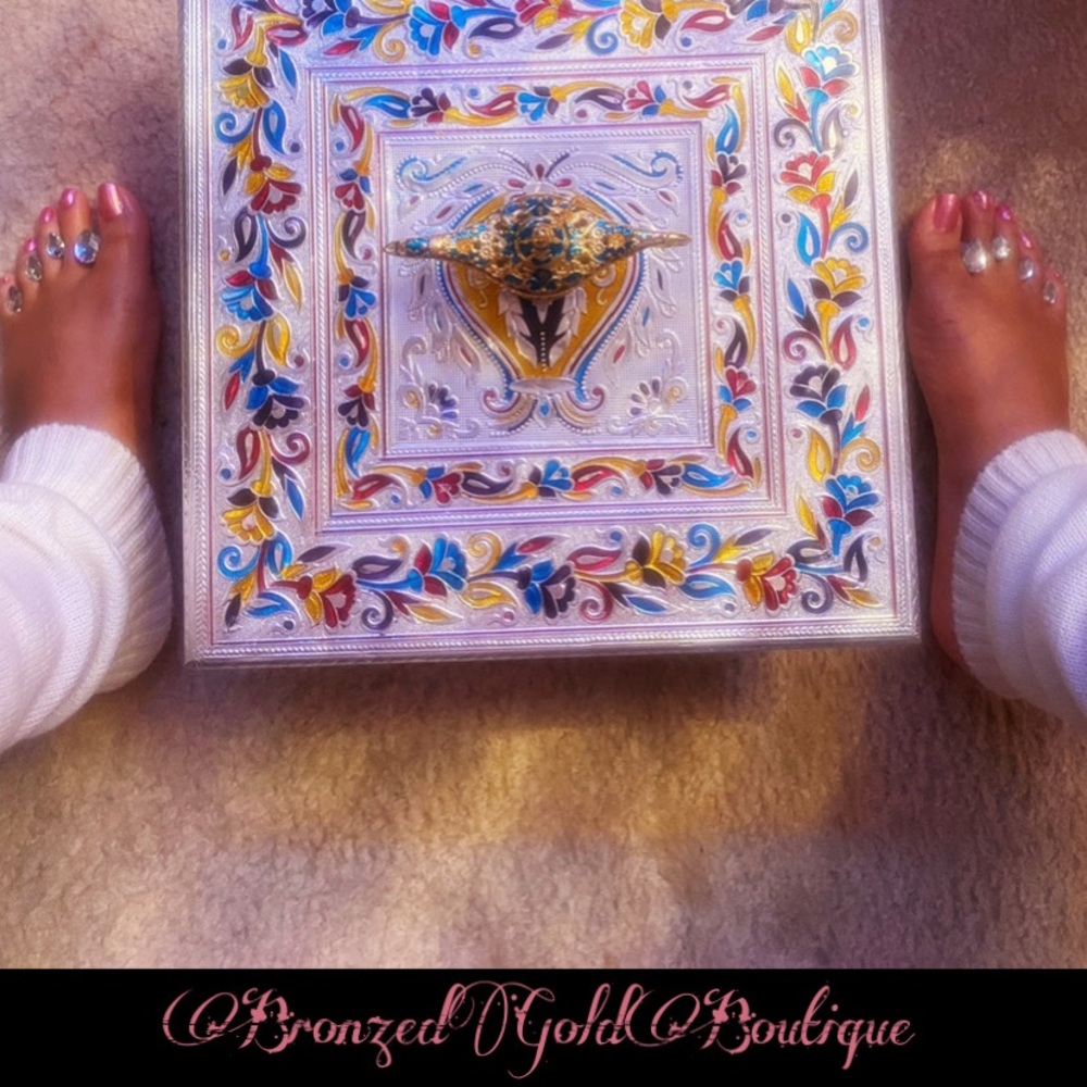 🫦 Walk In Your Femininity 🫦 - Picture 3 of 4